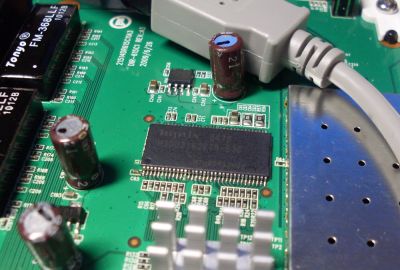 D-Link DIR-615C2 memory mod - new chip soldered