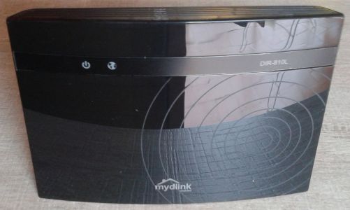 D-Link DIR-810L (front view)