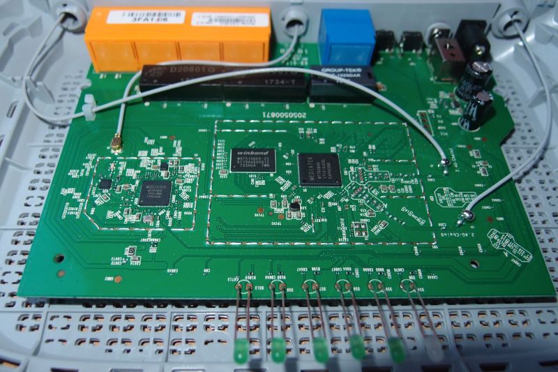 tp-link-archer-c20-v4_board_top.jpg