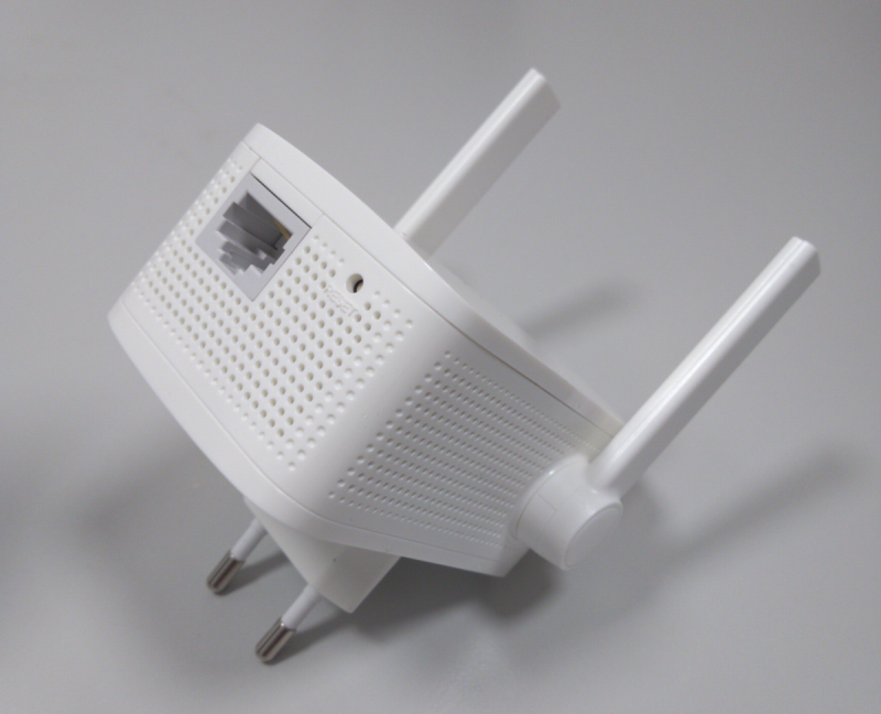 tplink-re305-front.png tplink-re305-front.png