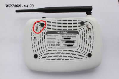 TL-WR740N v4.23 case back view when opening
